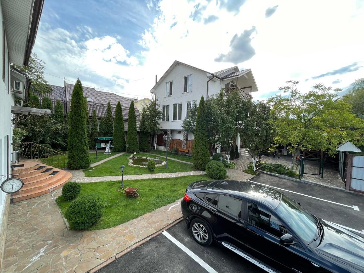 Apartments With Kitchen And Garden Kiev Eksteriør billede